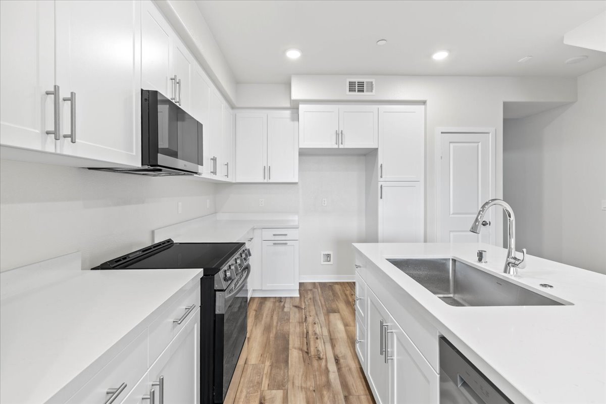 A kitchen with white cabinets.