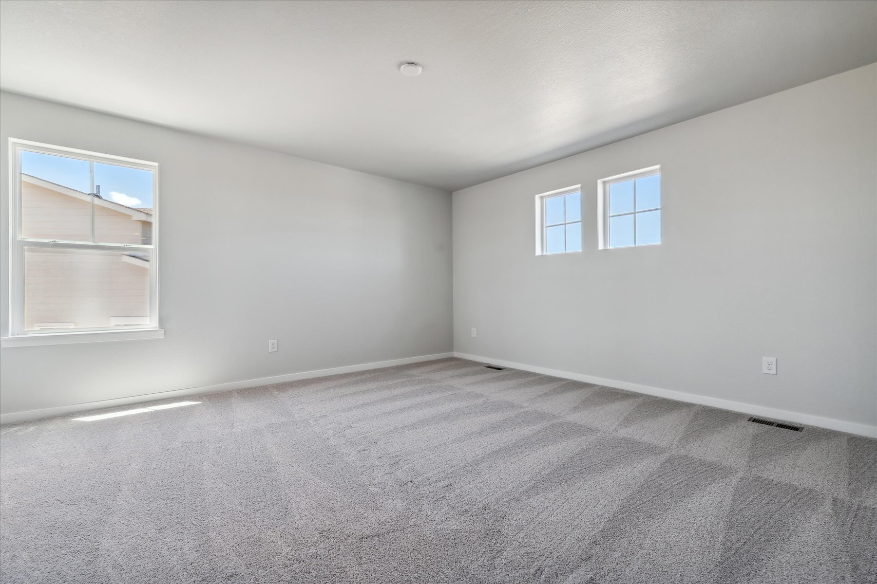 A room with windows.