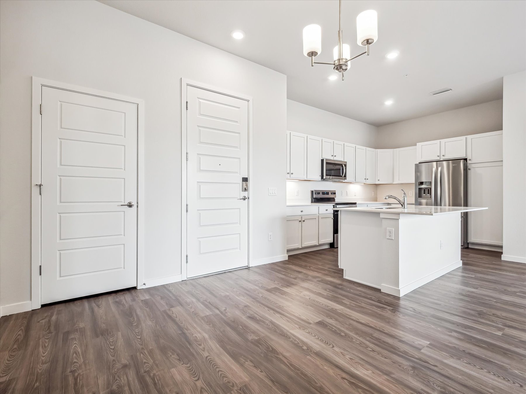A kitchen with white cabinets.
