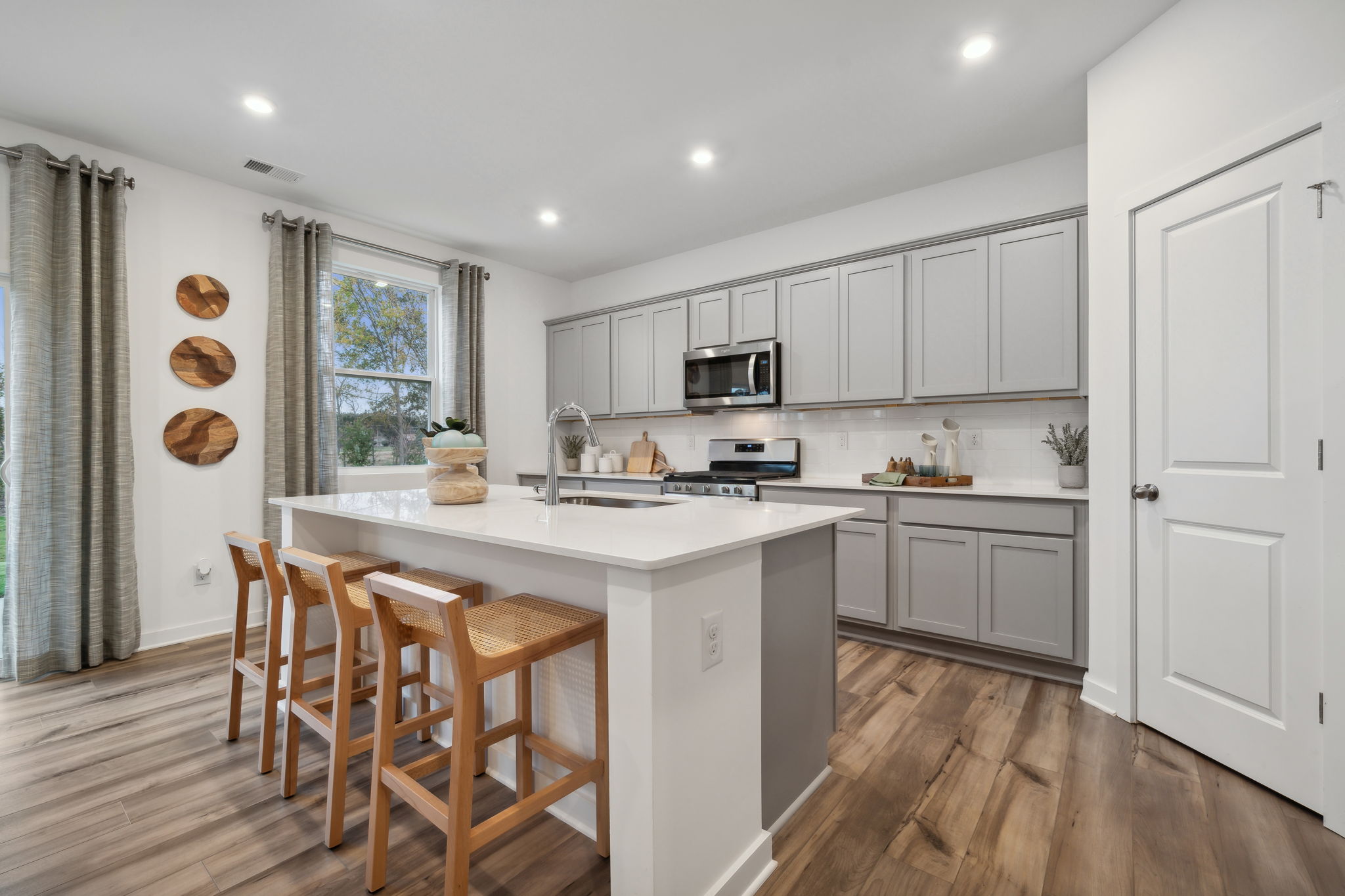 A kitchen with white cabinets.