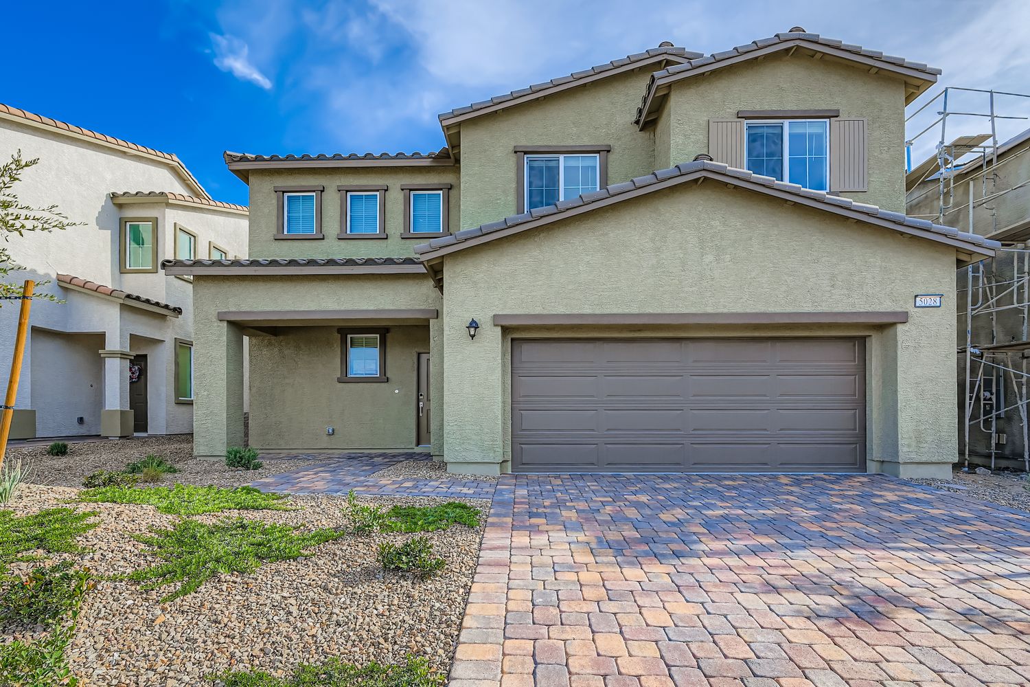 BRV016 5028 EAGLE WAY