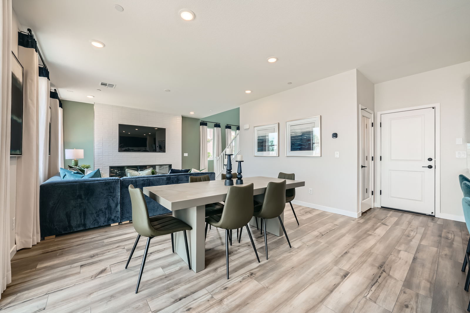 A dining room with a table and chairs.