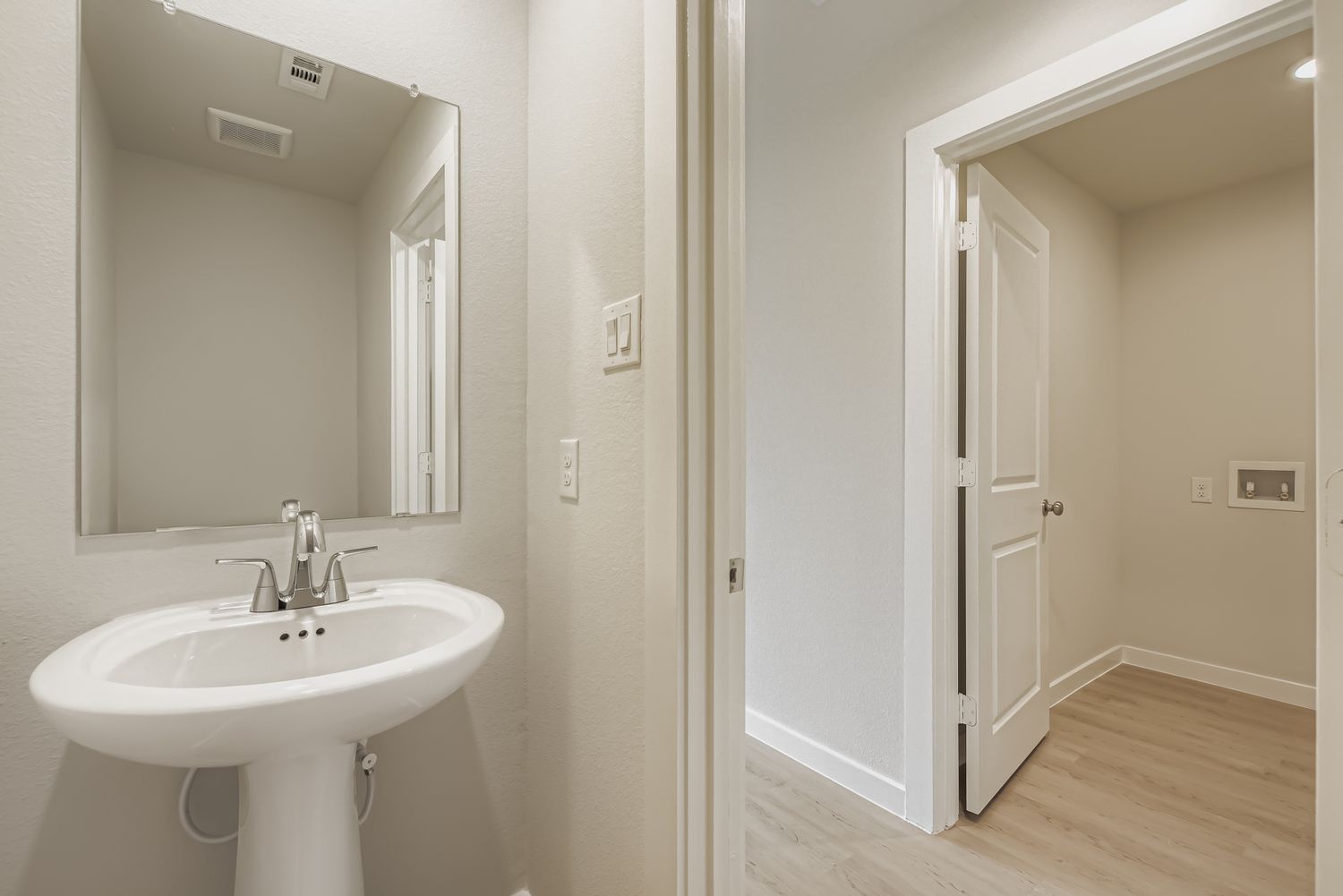 A bathroom with a sink and mirror.