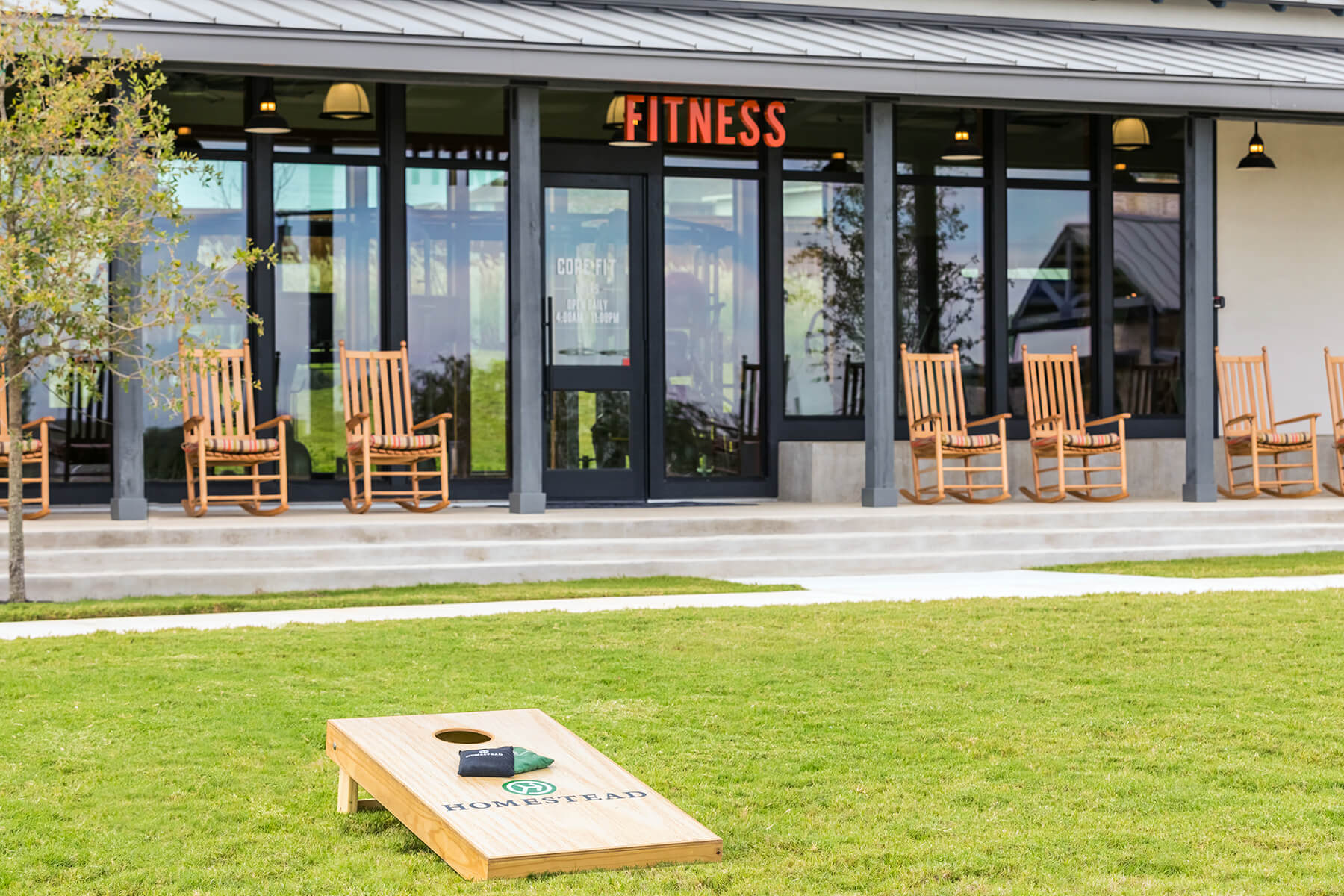 A building with chairs and a table outside.