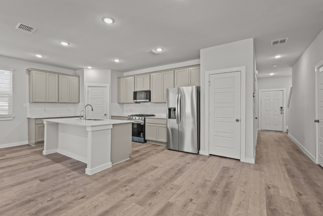 A kitchen with white cabinets.
